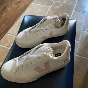 Veja Campo Sneakers Size 7 NWT